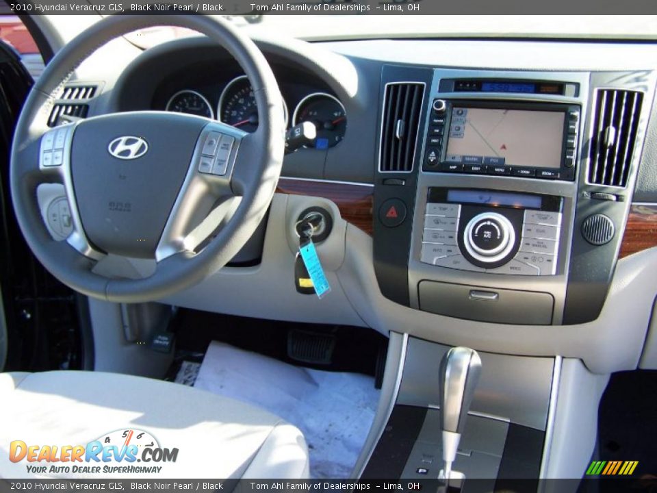 2010 Hyundai Veracruz GLS Black Noir Pearl / Black Photo #16