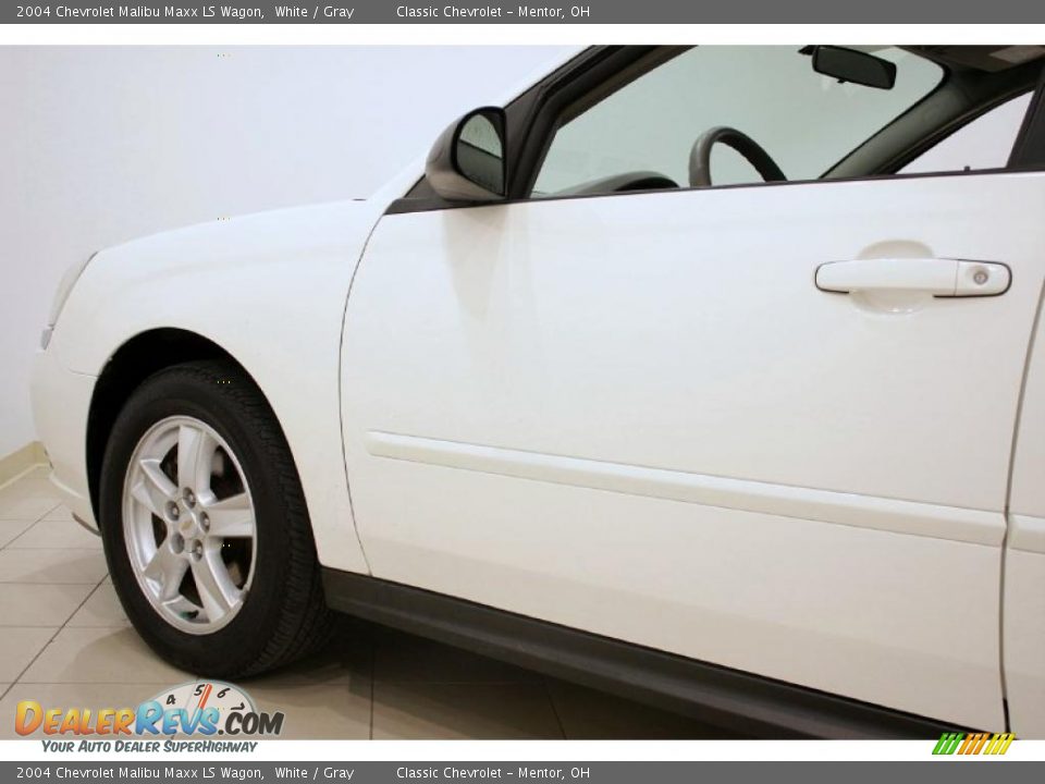 2004 Chevrolet Malibu Maxx LS Wagon White / Gray Photo #22