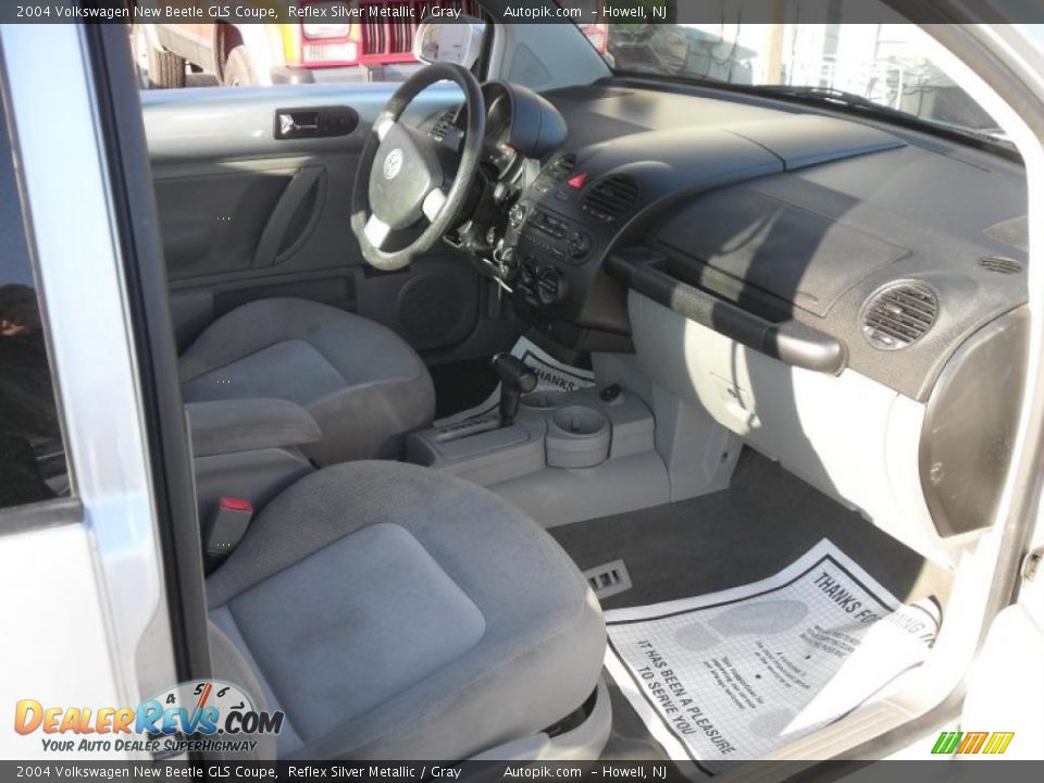 2004 Volkswagen New Beetle GLS Coupe Reflex Silver Metallic / Gray Photo #10
