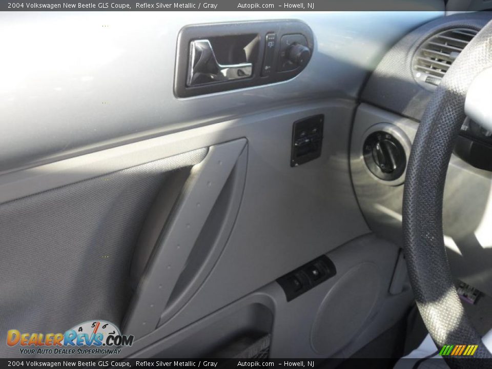 2004 Volkswagen New Beetle GLS Coupe Reflex Silver Metallic / Gray Photo #13