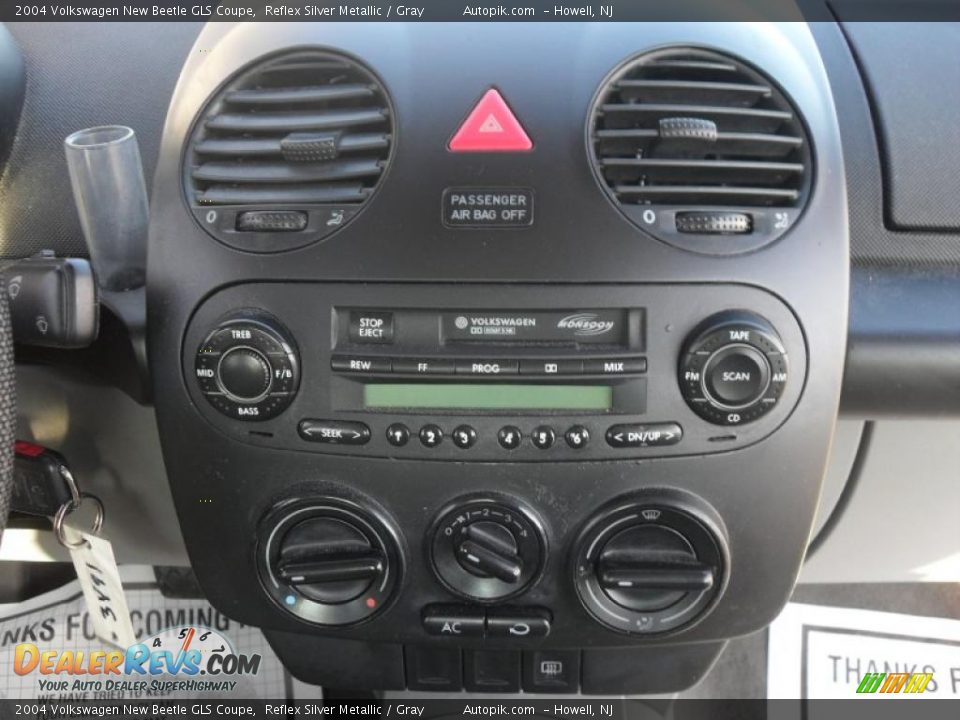 2004 Volkswagen New Beetle GLS Coupe Reflex Silver Metallic / Gray Photo #14