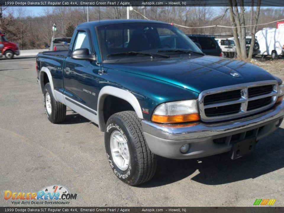 Front 3/4 View of 1999 Dodge Dakota SLT Regular Cab 4x4 Photo #3