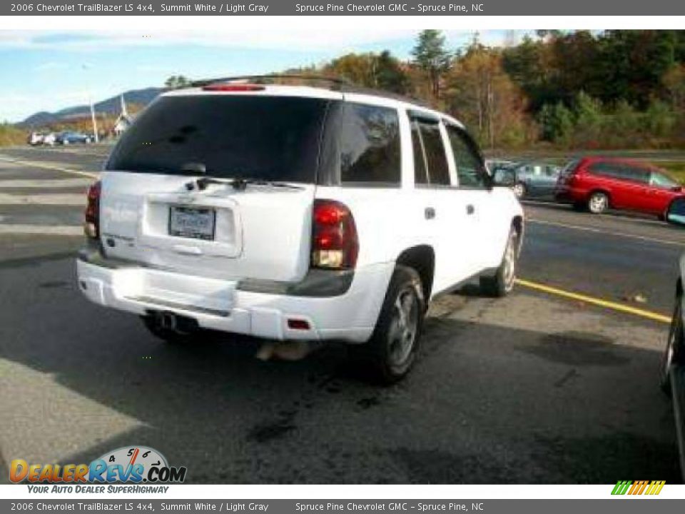 2006 Chevrolet TrailBlazer LS 4x4 Summit White / Light Gray Photo #2