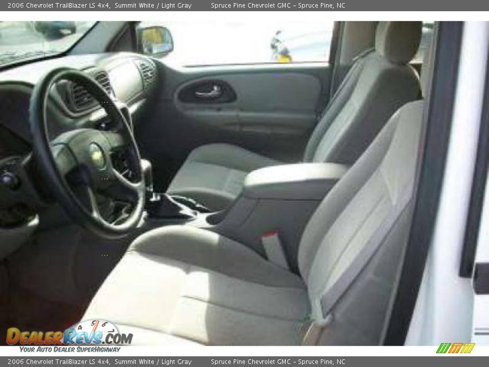 2006 Chevrolet TrailBlazer LS 4x4 Summit White / Light Gray Photo #3