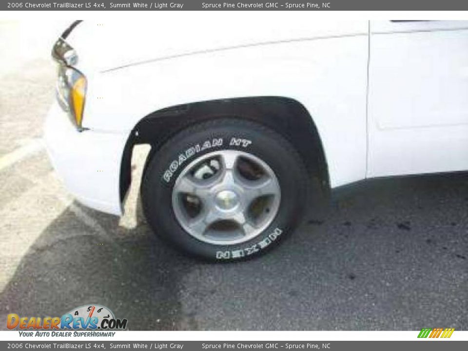 2006 Chevrolet TrailBlazer LS 4x4 Summit White / Light Gray Photo #9