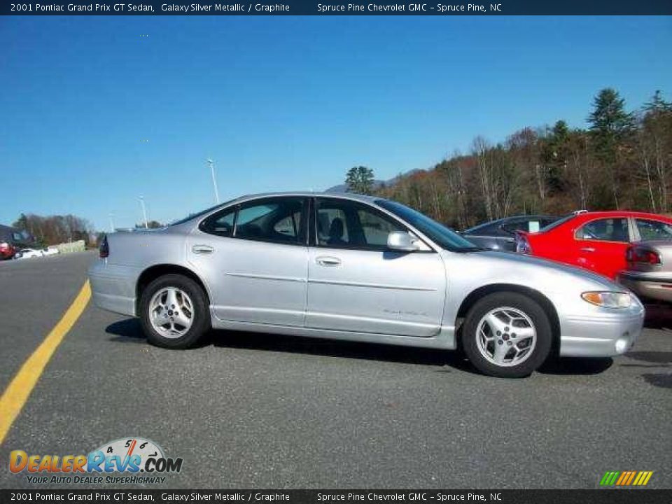 2001 Pontiac Grand Prix GT Sedan Galaxy Silver Metallic / Graphite Photo #2