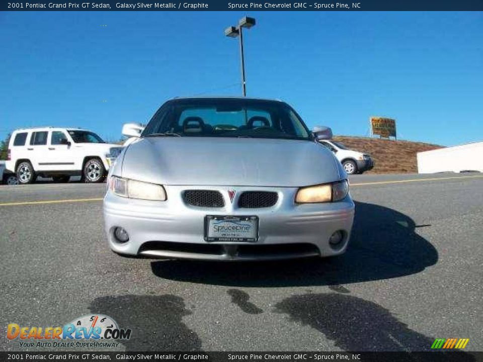 2001 Pontiac Grand Prix GT Sedan Galaxy Silver Metallic / Graphite Photo #3