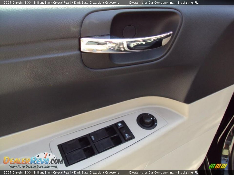 2005 Chrysler 300 Brilliant Black Crystal Pearl / Dark Slate Gray/Light Graystone Photo #17