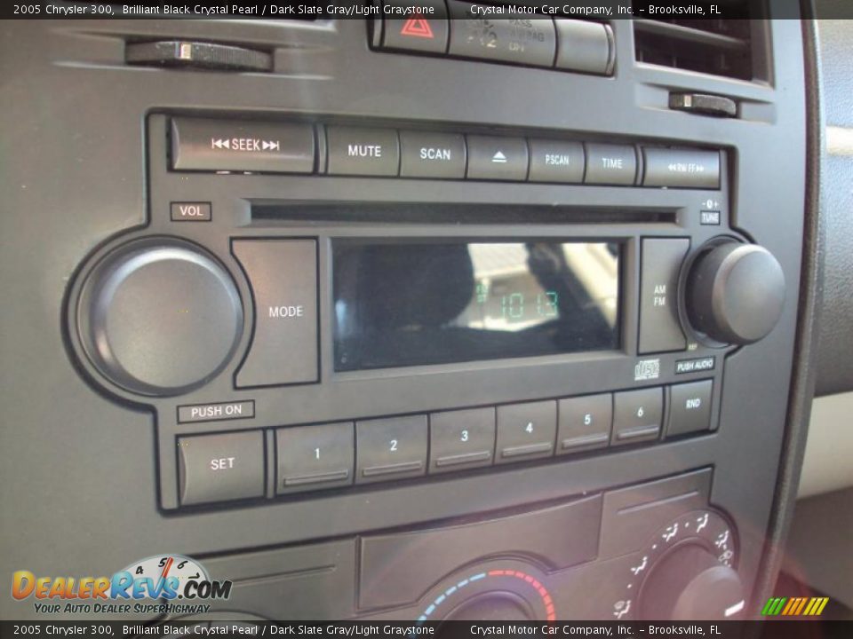 2005 Chrysler 300 Brilliant Black Crystal Pearl / Dark Slate Gray/Light Graystone Photo #19