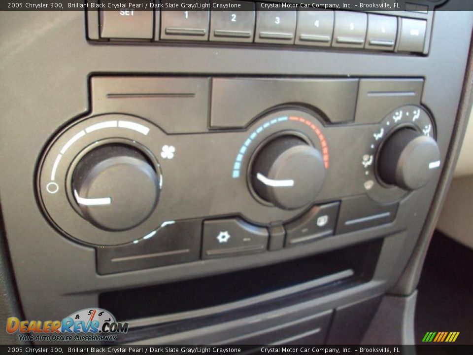 2005 Chrysler 300 Brilliant Black Crystal Pearl / Dark Slate Gray/Light Graystone Photo #20