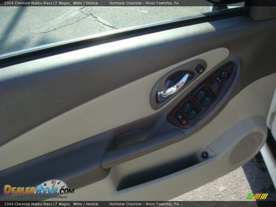 2004 Chevrolet Malibu Maxx LT Wagon White / Neutral Photo #14