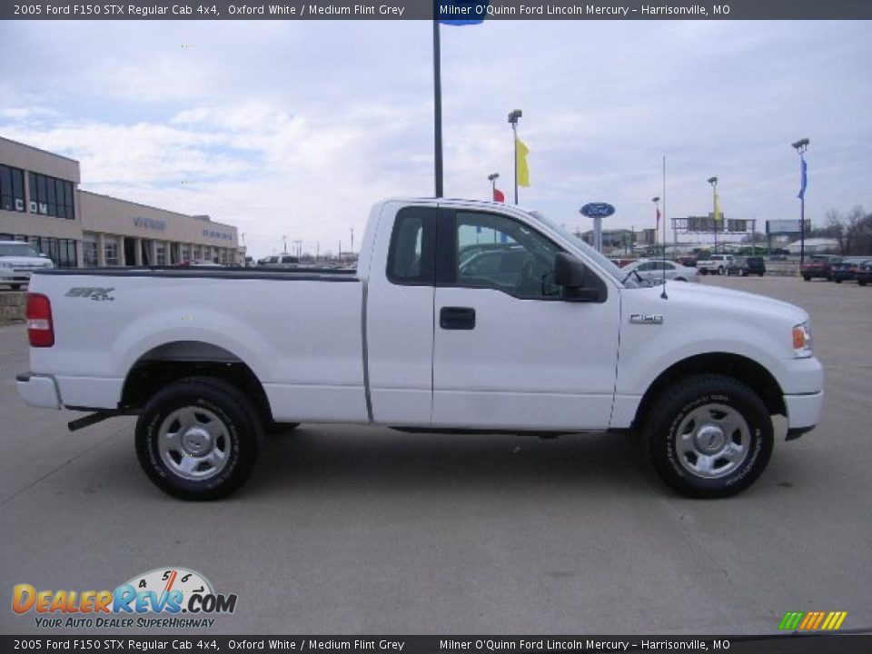 2005 Ford F150 STX Regular Cab 4x4 Oxford White / Medium Flint Grey Photo #2