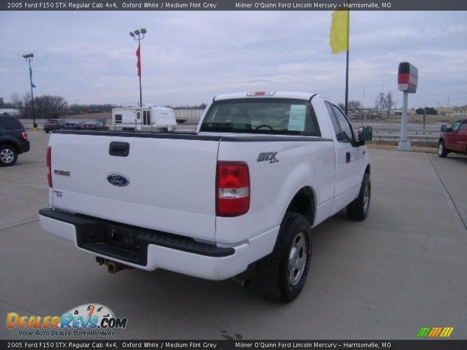2005 Ford F150 STX Regular Cab 4x4 Oxford White / Medium Flint Grey Photo #3