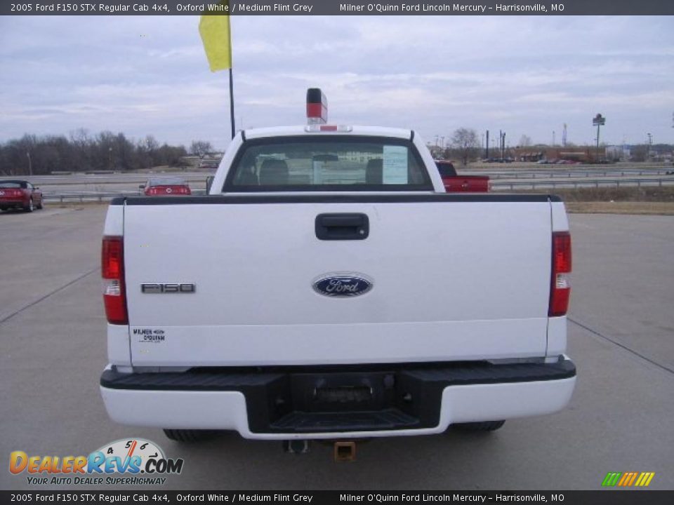 2005 Ford F150 STX Regular Cab 4x4 Oxford White / Medium Flint Grey Photo #4