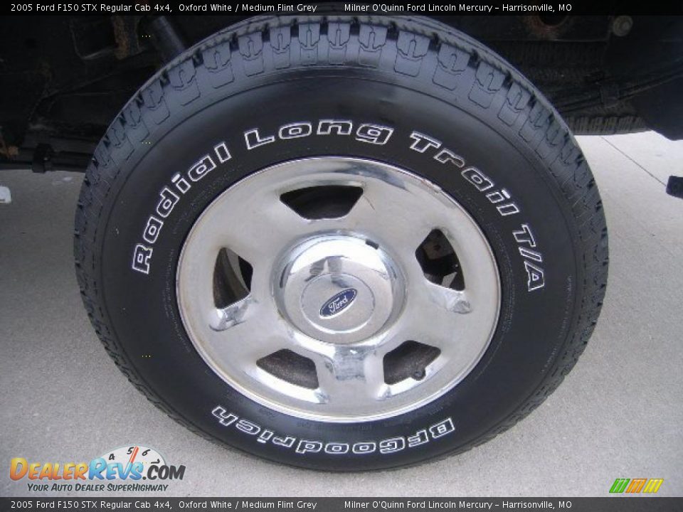 2005 Ford F150 STX Regular Cab 4x4 Oxford White / Medium Flint Grey Photo #10