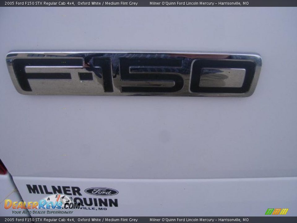 2005 Ford F150 STX Regular Cab 4x4 Oxford White / Medium Flint Grey Photo #12