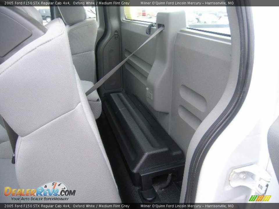 2005 Ford F150 STX Regular Cab 4x4 Oxford White / Medium Flint Grey Photo #13