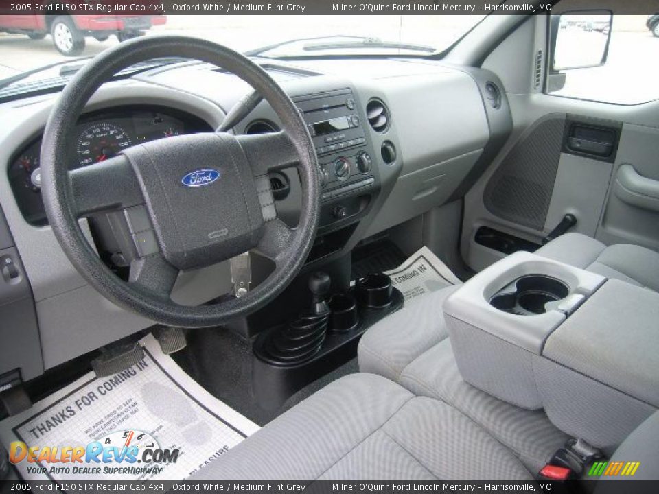 2005 Ford F150 STX Regular Cab 4x4 Oxford White / Medium Flint Grey Photo #14