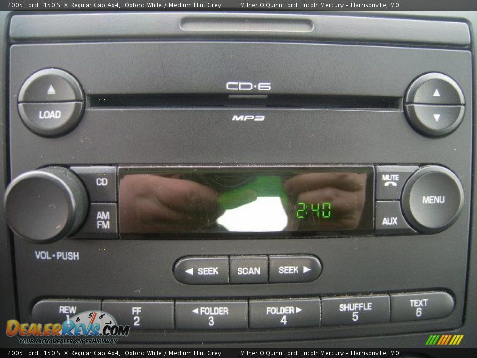 2005 Ford F150 STX Regular Cab 4x4 Oxford White / Medium Flint Grey Photo #18