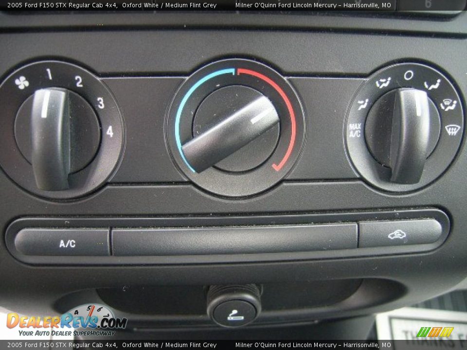 2005 Ford F150 STX Regular Cab 4x4 Oxford White / Medium Flint Grey Photo #19