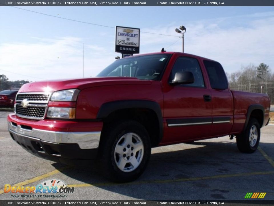 2006 Chevrolet Silverado 1500 Z71 Extended Cab 4x4 Victory Red / Dark Charcoal Photo #1