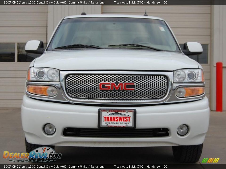 2005 GMC Sierra 1500 Denali Crew Cab AWD Summit White / Sandstone Photo #2