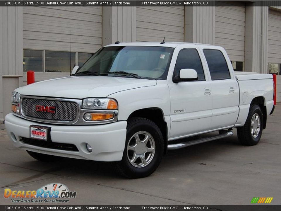 2005 GMC Sierra 1500 Denali Crew Cab AWD Summit White / Sandstone Photo #3