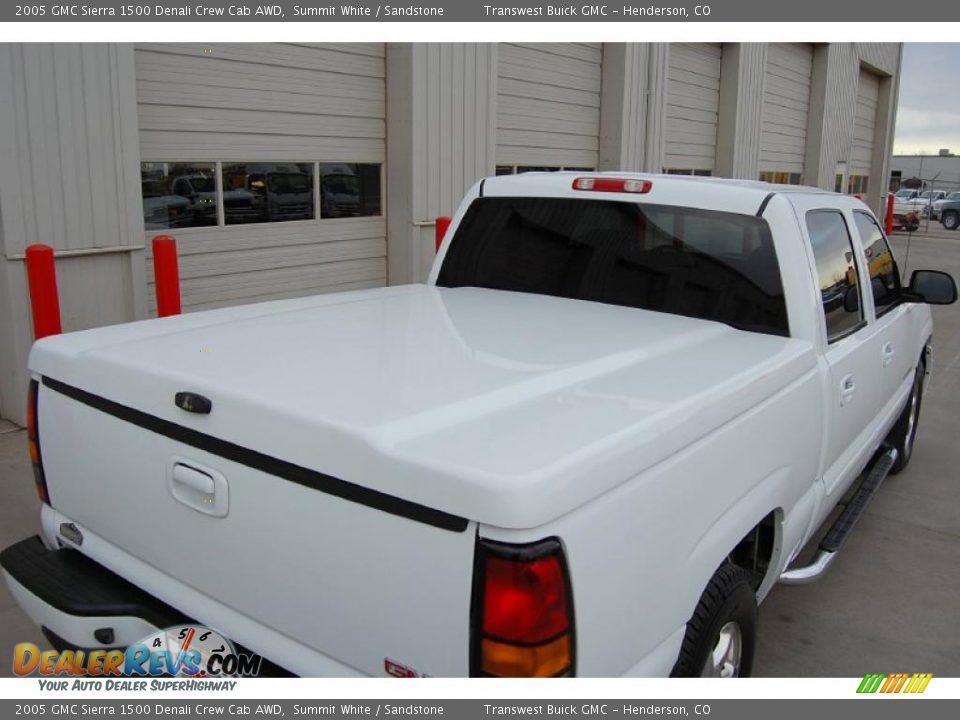 2005 GMC Sierra 1500 Denali Crew Cab AWD Summit White / Sandstone Photo #9