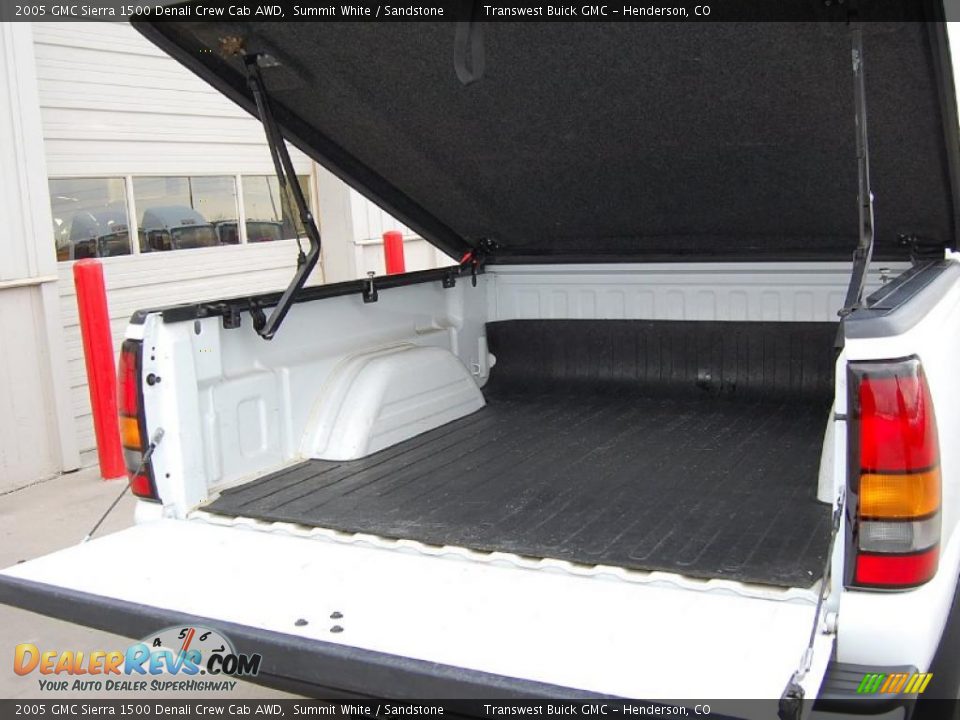 2005 GMC Sierra 1500 Denali Crew Cab AWD Summit White / Sandstone Photo #10