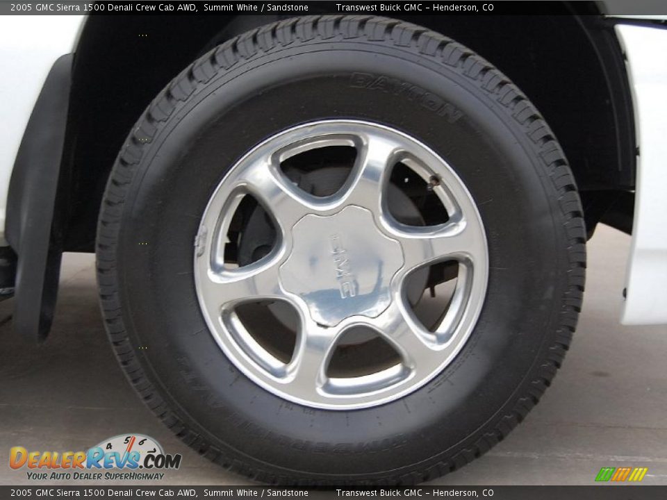 2005 GMC Sierra 1500 Denali Crew Cab AWD Summit White / Sandstone Photo #12