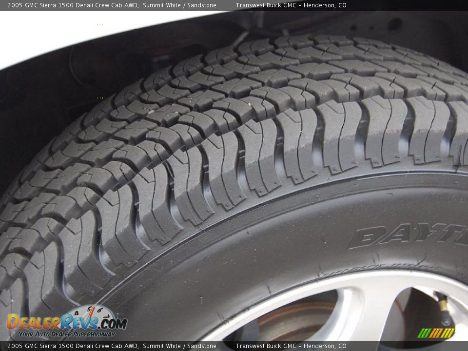 2005 GMC Sierra 1500 Denali Crew Cab AWD Summit White / Sandstone Photo #13