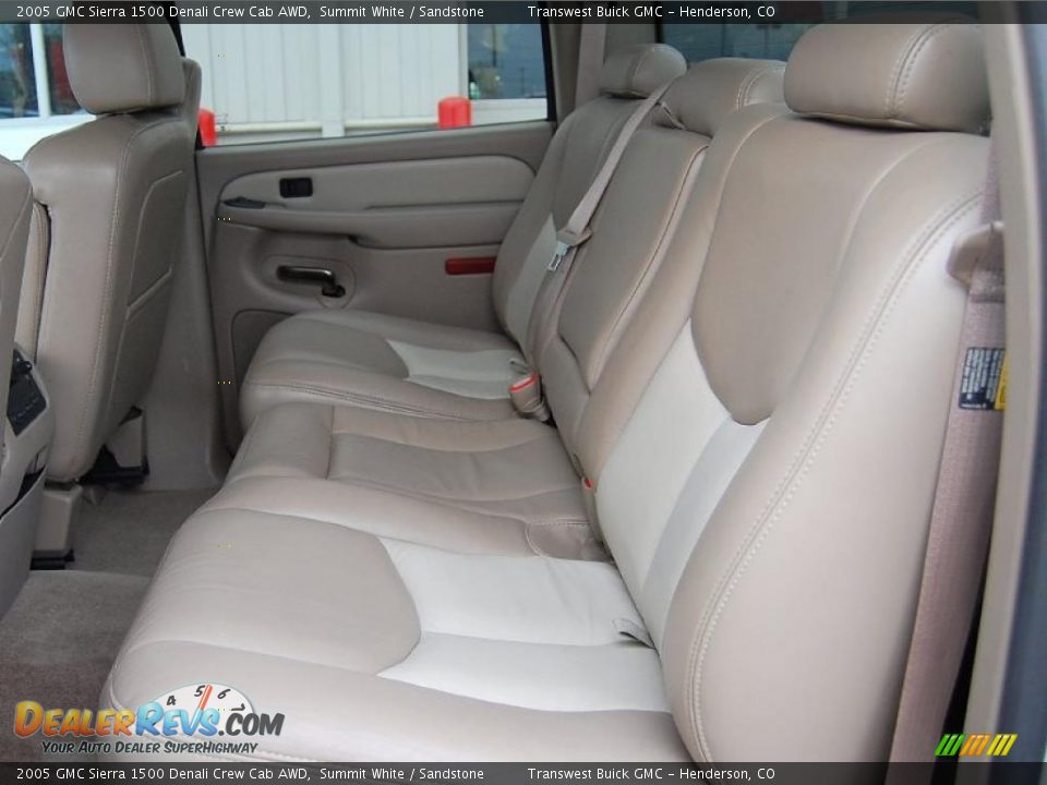 2005 GMC Sierra 1500 Denali Crew Cab AWD Summit White / Sandstone Photo #15
