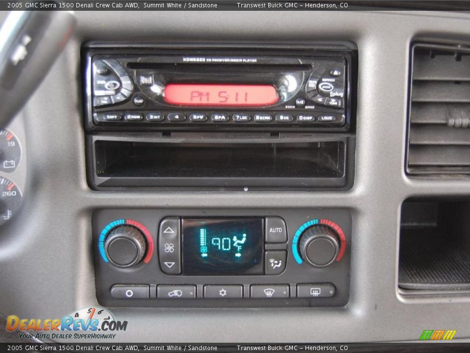 2005 GMC Sierra 1500 Denali Crew Cab AWD Summit White / Sandstone Photo #17
