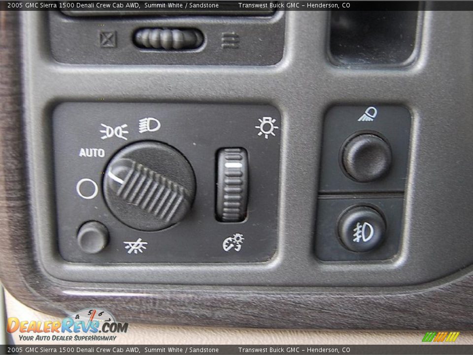 2005 GMC Sierra 1500 Denali Crew Cab AWD Summit White / Sandstone Photo #20