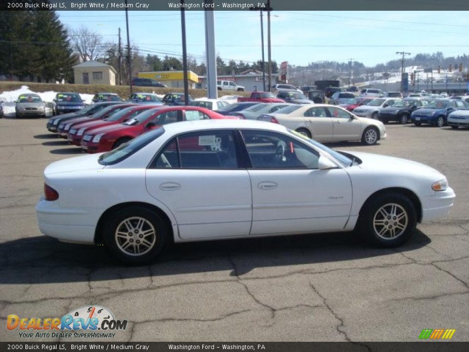 2000 Buick Regal LS Bright White / Medium Gray Photo #5