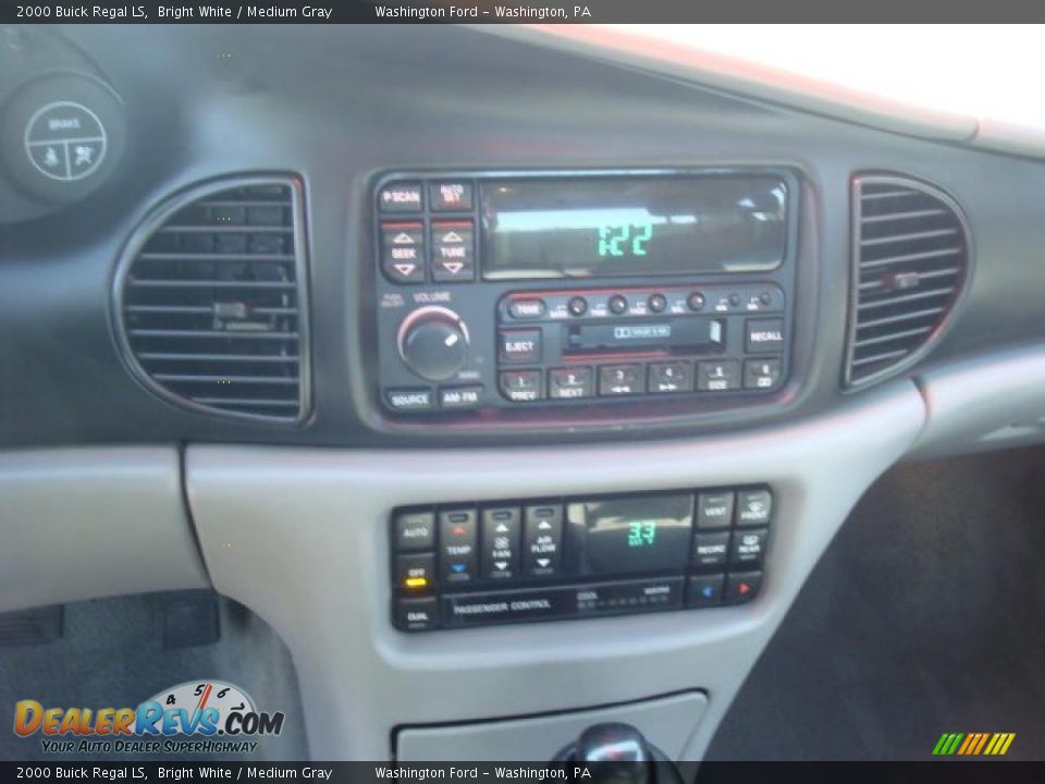 2000 Buick Regal LS Bright White / Medium Gray Photo #9