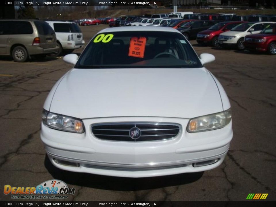 2000 Buick Regal LS Bright White / Medium Gray Photo #10