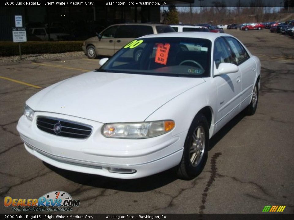 2000 Buick Regal LS Bright White / Medium Gray Photo #11