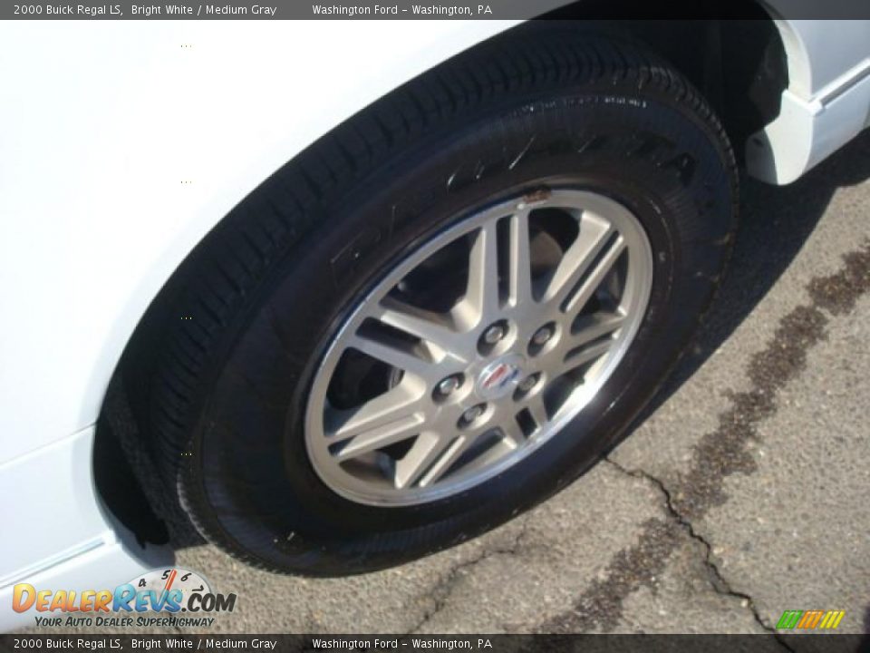 2000 Buick Regal LS Bright White / Medium Gray Photo #12