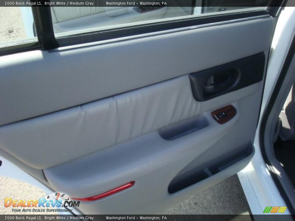 2000 Buick Regal LS Bright White / Medium Gray Photo #14