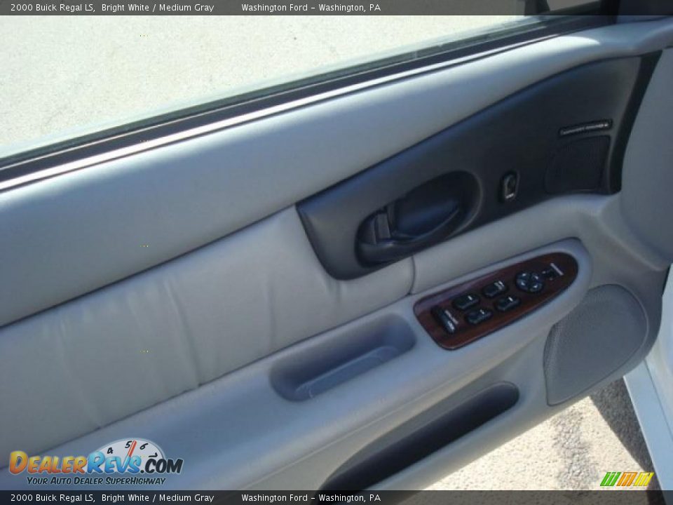 2000 Buick Regal LS Bright White / Medium Gray Photo #15