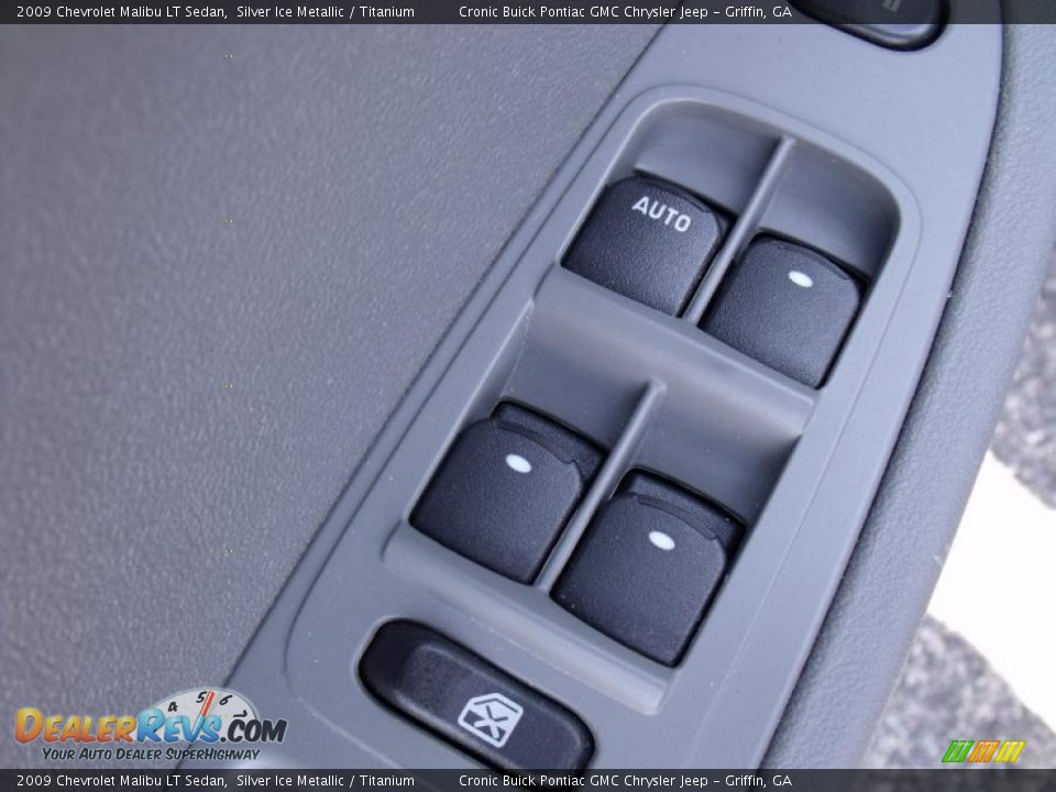 2009 Chevrolet Malibu LT Sedan Silver Ice Metallic / Titanium Photo #12