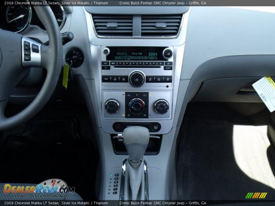 2009 Chevrolet Malibu LT Sedan Silver Ice Metallic / Titanium Photo #17