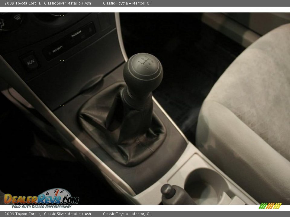 2009 Toyota Corolla Classic Silver Metallic / Ash Photo #14