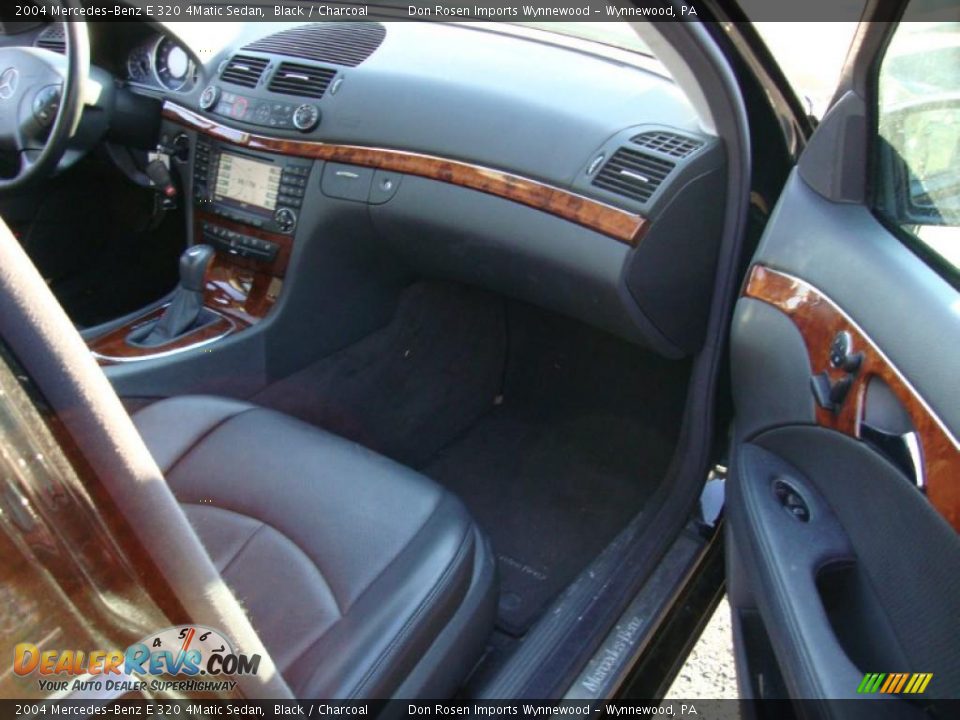 2004 Mercedes-Benz E 320 4Matic Sedan Black / Charcoal Photo #17