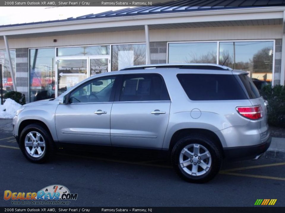 2008 Saturn Outlook XR AWD Silver Pearl / Gray Photo #2