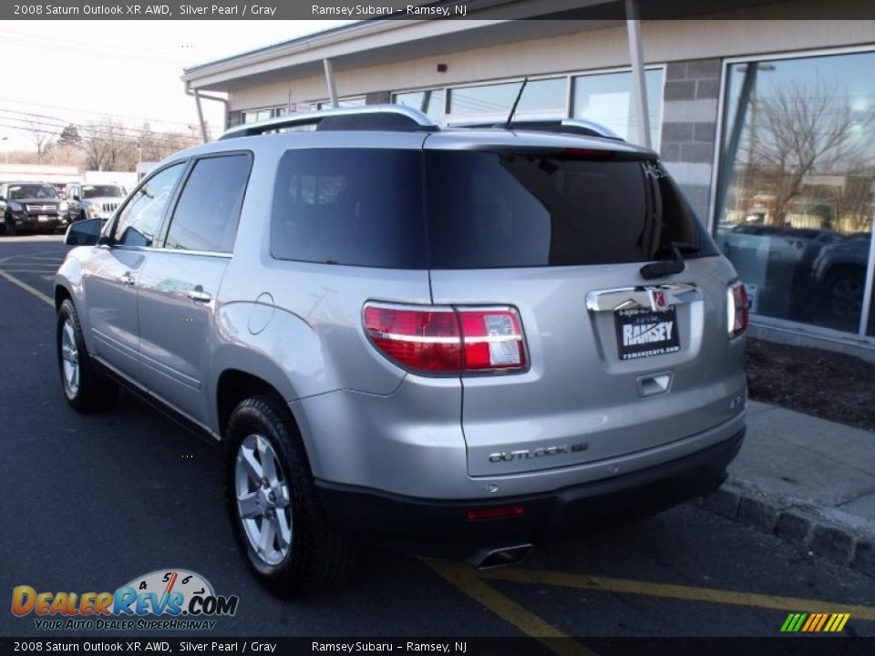 2008 Saturn Outlook XR AWD Silver Pearl / Gray Photo #3