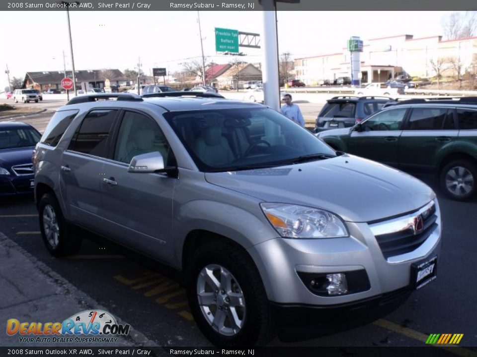 2008 Saturn Outlook XR AWD Silver Pearl / Gray Photo #5