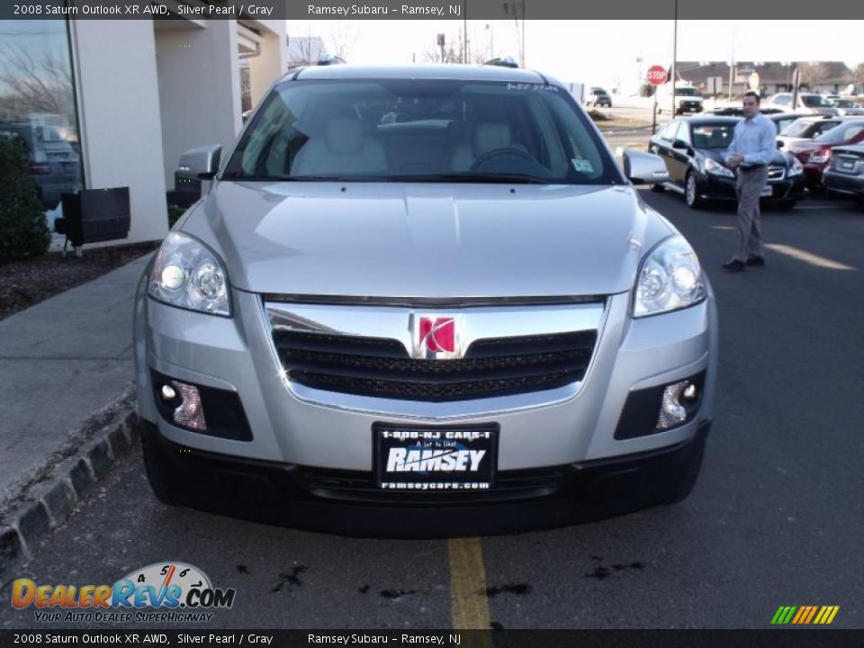 2008 Saturn Outlook XR AWD Silver Pearl / Gray Photo #6