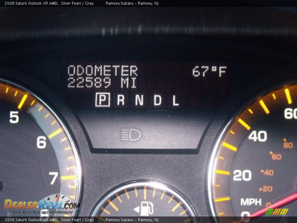 2008 Saturn Outlook XR AWD Silver Pearl / Gray Photo #9